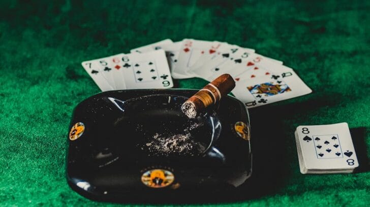 Règles du Poker à 2 Cartes : Guide Détaillé et Stratégies